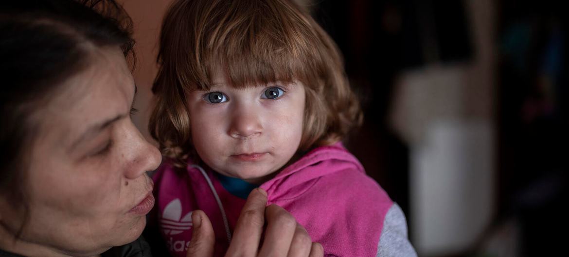 Ma Fille Dans Les Bras D'un Tueur Europe de l’Est et Asie centrale : 4 millions d’enfants plongés dans la